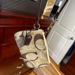 Women’s Coach Wristlet